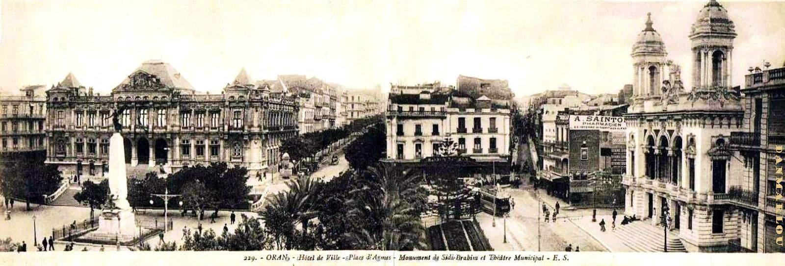 Oran - Place d'Armes - Panoramique.jpg